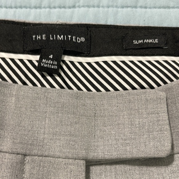The Limited dress pants. Slim Ankle. Size 4. Like new condition. - Picture 3 of 3